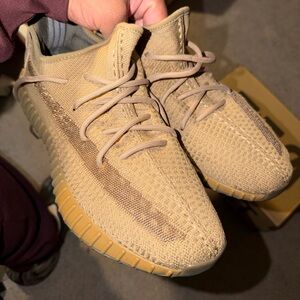 Adidas Yeezy Boost 350 V2 Earth Sneakers